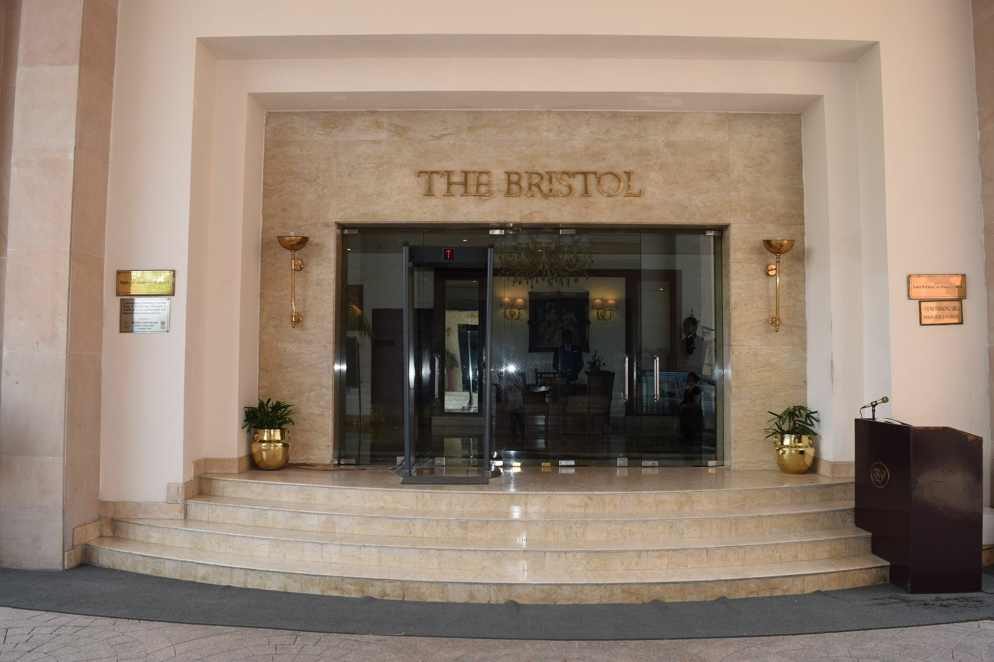 The Bristol Hotel Gurgaon Exterior foto